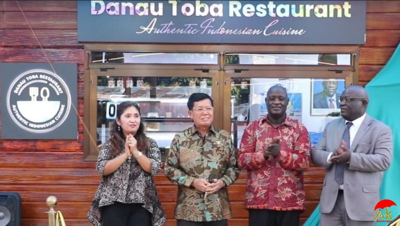 Jika Di Indonesia Ada Lapo, di Tanzania ada Danau Toba Restaurant Pertama